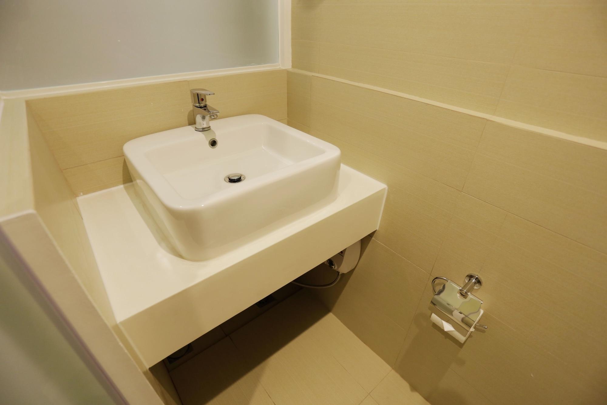 Go Hotels Timog Quezon City Εξωτερικό φωτογραφία
