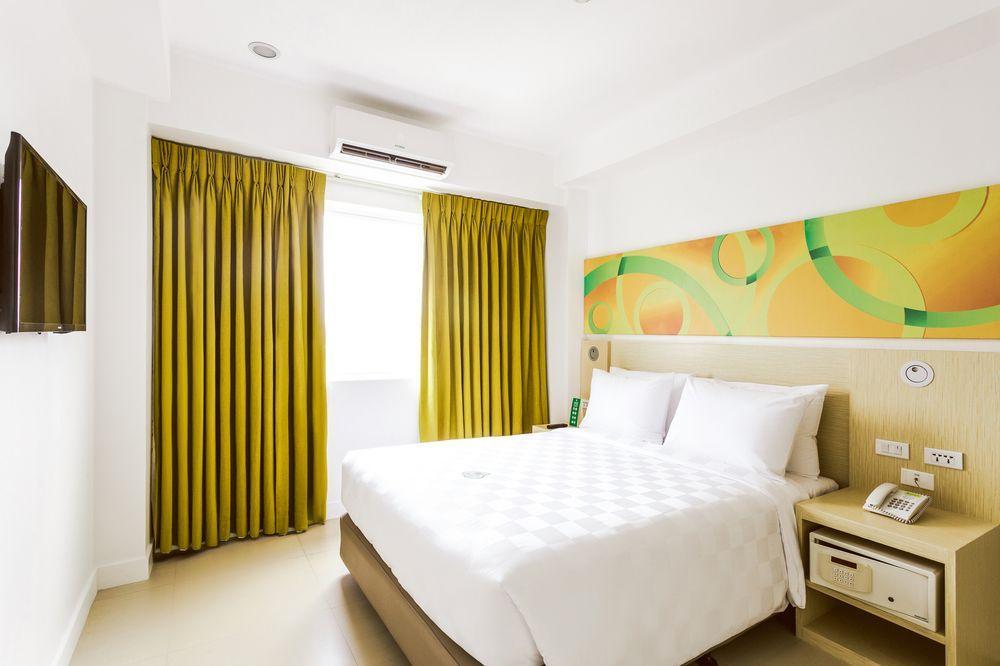 Go Hotels Timog Quezon City Εξωτερικό φωτογραφία